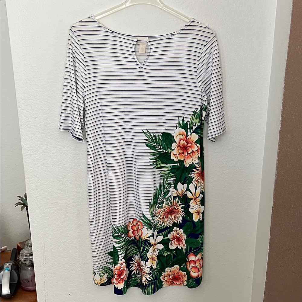 🌺CHICO’S FLORAL DRESS SZ 2 42Wx37L SZ2 NAVY, WHITE  & LT BLUE STRIPES GREAT COND